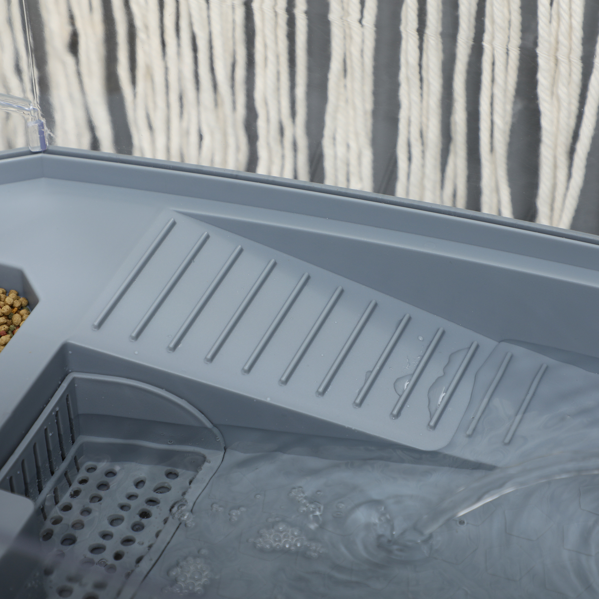 Curated visual reference: Gallery Detail: Tank With Pump Escape Prevention Drainage Holes For Turtles Terrapin